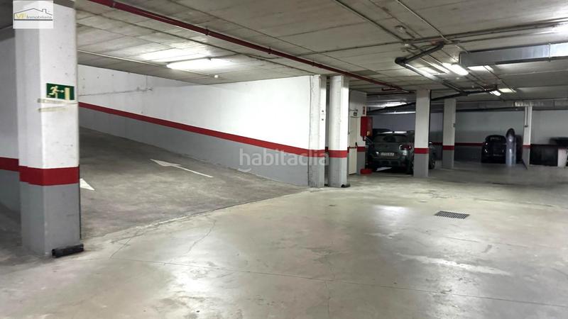 Foto df680beb-933b-4633-9efc-03690c49fd65. Parking coche buscas parking en esta zona? en Residencial Jardín Botánico Málaga