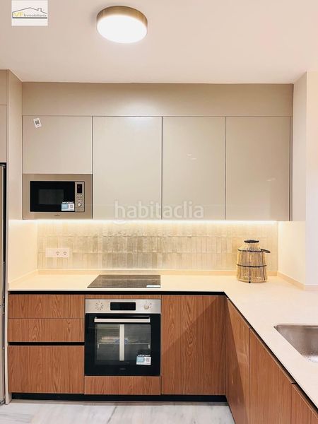 Foto 06c24d60-80fc-4a8b-8986-a898e818c3b2. Dúplex amb aparcament piscina a Playa de la Fontanilla Marbella