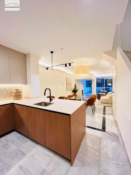 Foto 11f2b327-41c4-46e0-8127-1af0d7c2e313. Dúplex amb aparcament piscina a Playa de la Fontanilla Marbella