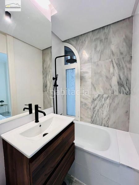 Foto 1ba5376a-d15d-4f6d-a0f9-83c4a4cae35d. Dúplex amb aparcament piscina a Playa de la Fontanilla Marbella