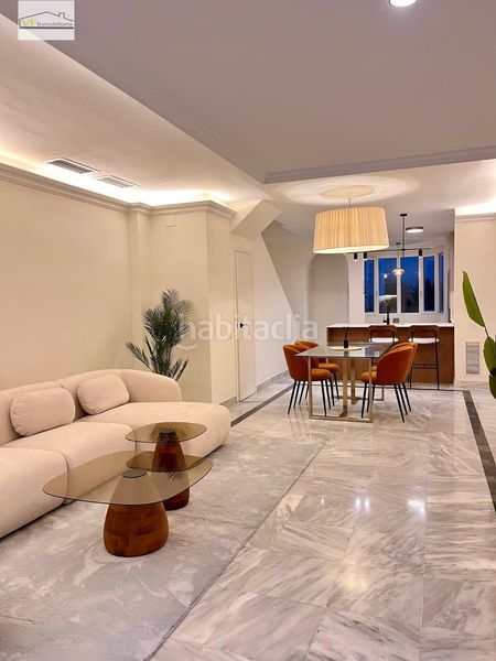 Foto a0736adc-8049-4a54-9f3c-4a0e156216d8. Dúplex amb aparcament piscina a Playa de la Fontanilla Marbella