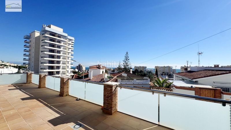 Foto aa99bf74-4a1b-465c-8d6c-35c56777d742. Dúplex amb aparcament piscina a Montemar Torremolinos