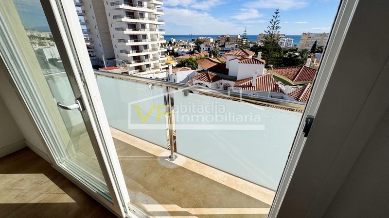 Foto 5eddc01b-3976-47e8-9686-c1e920af98fb. Dúplex amb aparcament piscina a Montemar Torremolinos