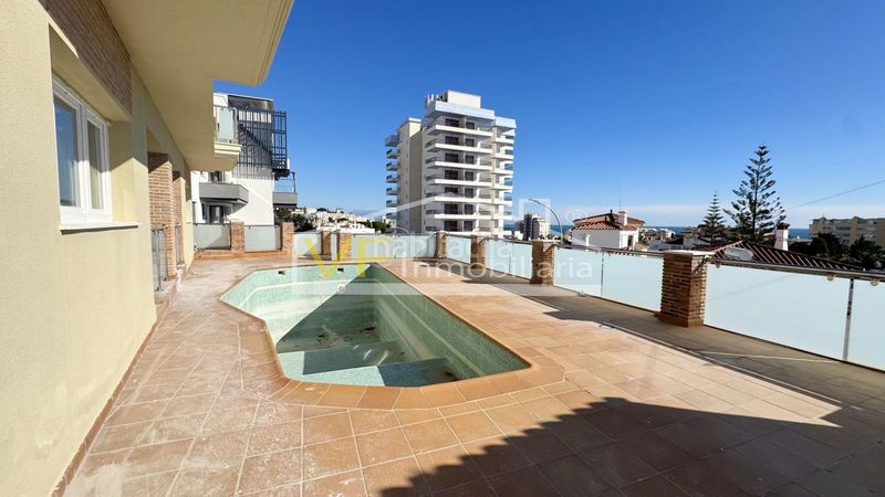 Foto 7029bd19-dfbf-4665-a715-ff23b5d29460. Dúplex calidad, luz y mar el equilibrio perfecto en Montemar! en Torremolinos
