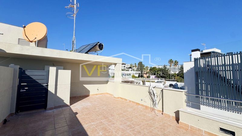 Foto f92e1011-c211-4fb9-aa20-ecd8029b755d. Dúplex amb aparcament piscina a Montemar Torremolinos