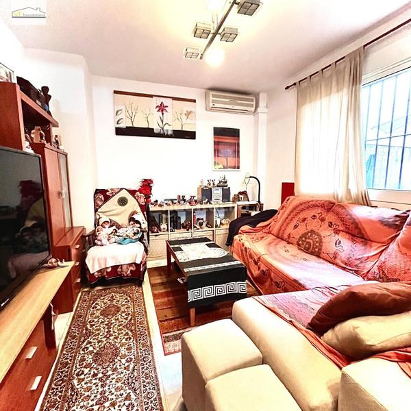 Foto ed74b7a2-7ead-4eec-9cd1-2b99a6063937. Piso un rincón único con patio y garaje incluidos! en Málaga
