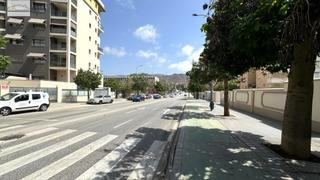 Aparcament cotxe  Calle gounod. Buscas parking en esta zona?