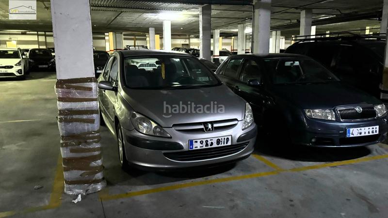 Foto b235db48-b9a7-4de8-8f77-20746be7db2b. Parking coche buscas parking en esta zona? en Residencial Jardín Botánico Málaga