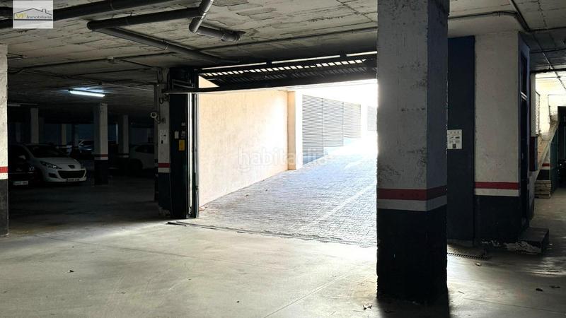 Foto f86ab618-8d05-4ed4-a4b0-44e83f4766b7. Parking coche buscas parking en esta zona? en Residencial Jardín Botánico Málaga