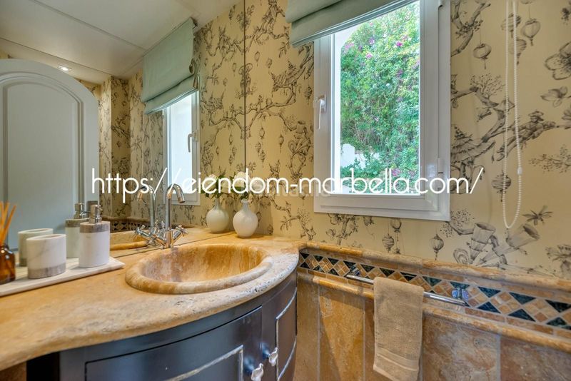 Foto 0f304ac7-64ec-45de-9b38-c3a1fa37e5ed. Xalet amb xemeneia aparcament piscina a Elviria Marbella