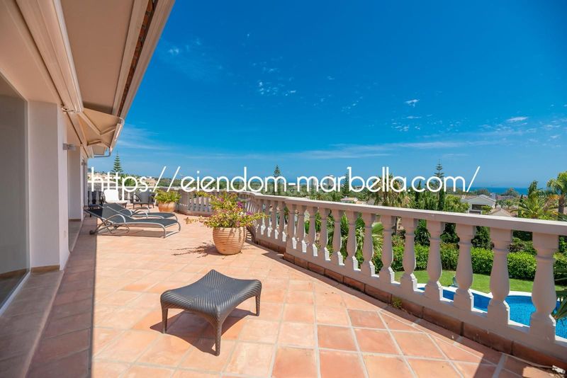 Foto 32889ac4-4fba-4617-af58-a962b90fcbf6. Xalet amb xemeneia aparcament piscina a Elviria Marbella