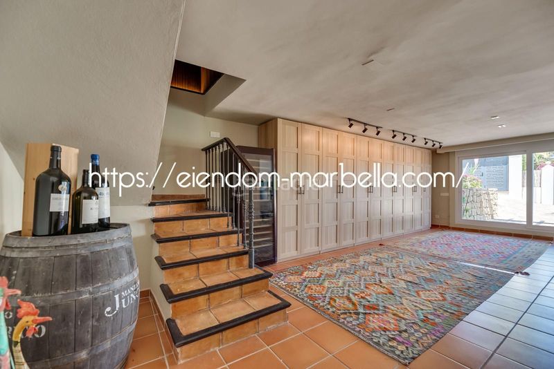 Foto 551743c1-a9bb-490f-945c-f5dc9869e204. Xalet amb xemeneia aparcament piscina a Elviria Marbella