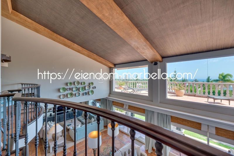 Foto 64bd5934-0930-49fe-a5ef-783a95e669ef. Xalet amb xemeneia aparcament piscina a Elviria Marbella