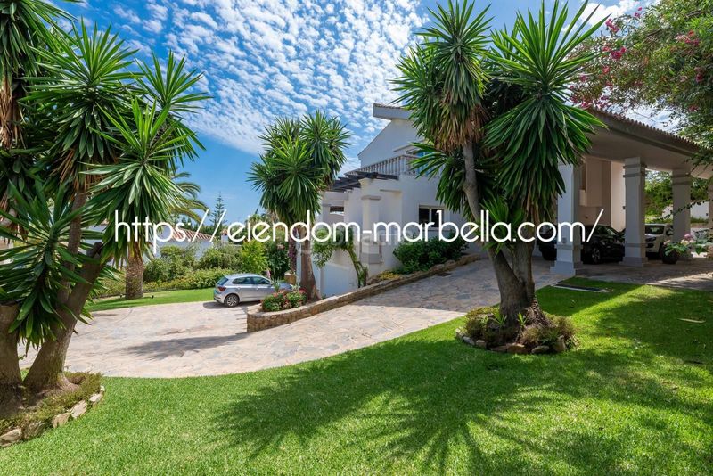 Foto 6aa32e21-138e-4ae1-995a-7794454b0bea. Xalet amb xemeneia aparcament piscina a Elviria Marbella