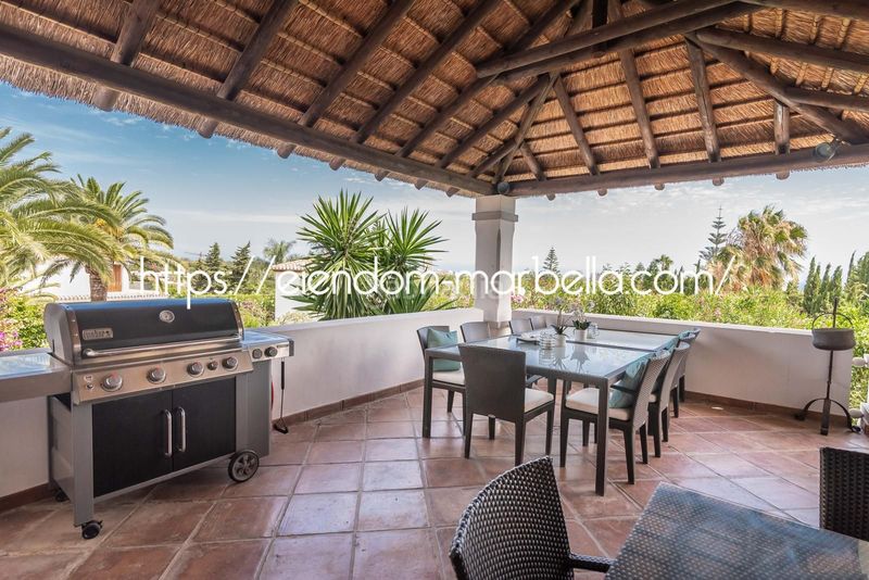 Foto dc1fcf68-e948-4ae7-804d-686b95de595a. Xalet amb xemeneia aparcament piscina a Elviria Marbella