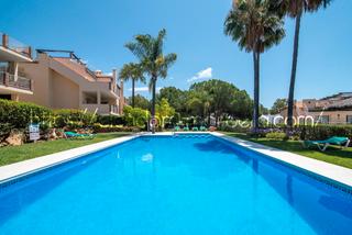 Apartament a Los Naranjos. 3 bed 2 bath middle floor apartment in nueva andalucia