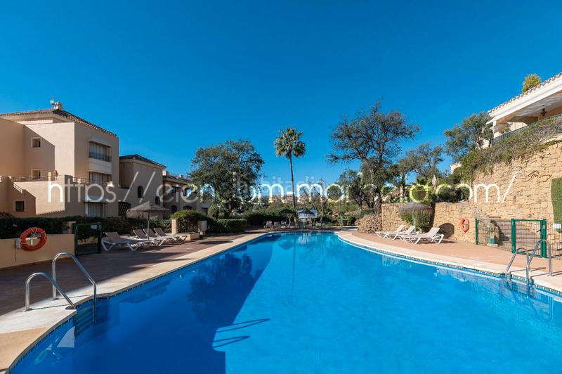 Foto 071bd5dd-36ec-4042-8f71-e4ff98425781. Dachwohnung in avenida de españa 1 in Santa María Marbella