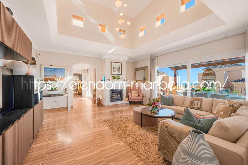 Foto 0f270479-c463-4ded-8cb5-58f556a261c8. Dachwohnung in avenida de españa 1 in Santa María Marbella