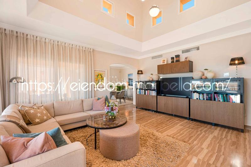 Foto 796e4505-b091-4c89-8f68-0ebd132972d7. Dachwohnung in avenida de españa 1 in Santa María Marbella