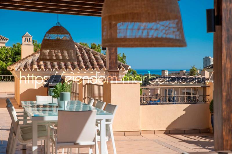 Foto dd8afa62-979d-43fa-898d-521f49878014. Dachwohnung in avenida de españa 1 in Santa María Marbella