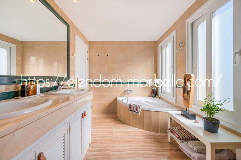 Foto e7bbc30b-a258-4784-933e-9022325eb714. Dachwohnung in avenida de españa 1 in Santa María Marbella