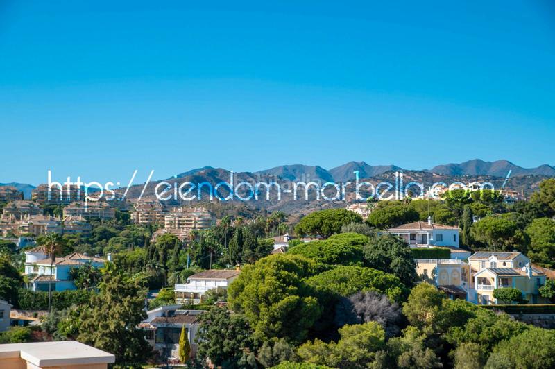 Foto f03f814a-a2b3-41b3-9dd9-9f347cb4d4fd. Dachwohnung in avenida de españa 1 in Santa María Marbella