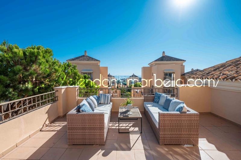 Foto fe860fdf-50a9-46a8-93ab-bd4400fc4e13. Dachwohnung in avenida de españa 1 in Santa María Marbella