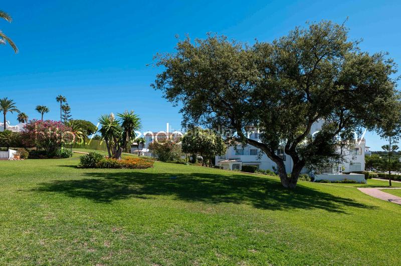 Foto 9062818d-ffd3-4743-b627-a06597d3e158. Appartement mit kamin pool in Elviria Marbella