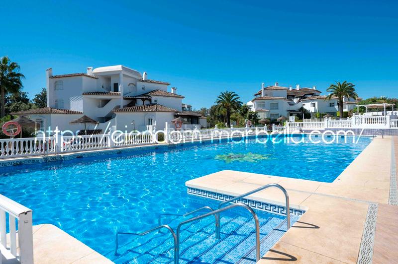 Foto da885ddd-c7a9-4a5e-a653-ba555015f801. Appartement mit kamin pool in Elviria Marbella