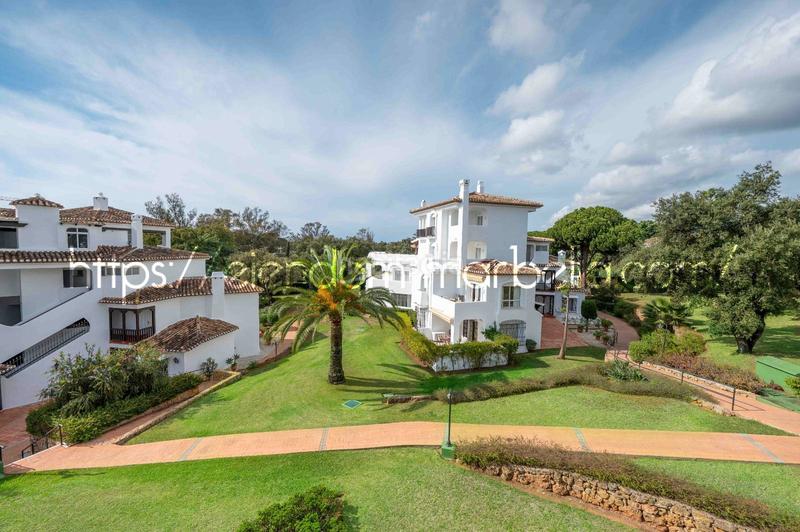 Foto 5f8963c6-eec1-4edc-ae97-c170dea1e080. Appartement mit kamin pool in Elviria Marbella