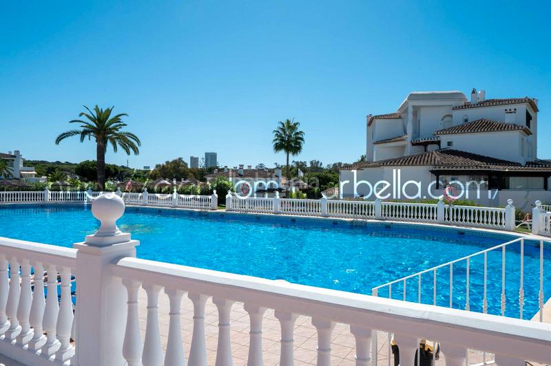 Foto 7a0a6aa2-9575-4584-a56b-0d88f812ad0e. Appartement mit kamin pool in Elviria Marbella