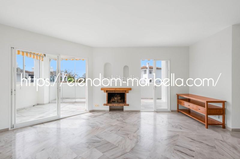 Foto e2d673f7-f704-4cc3-a872-0a0c1409b3ad. Appartement mit kamin pool in Elviria Marbella