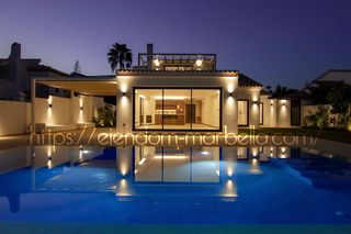 Chalet en Elviria. Villa única y excepcionalmente reformada en el corazón de elviri