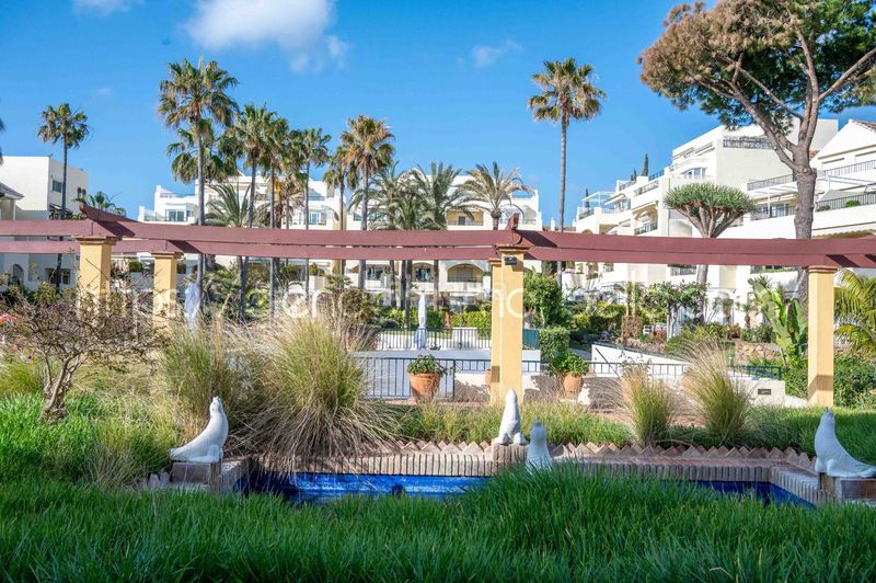 Foto 53e6ff1b-baf7-4bd5-9909-722787f6c99d. Apartament amb calefacció piscina a Romana Playa Marbella