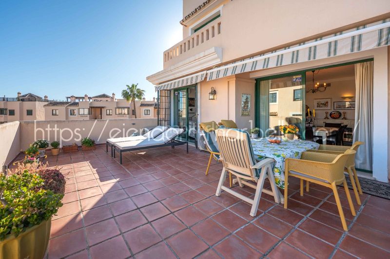 Foto 1b95fa64-49c5-4e02-a6cc-2e2e77de328b. Apartament amb xemeneia piscina a Santa María Marbella
