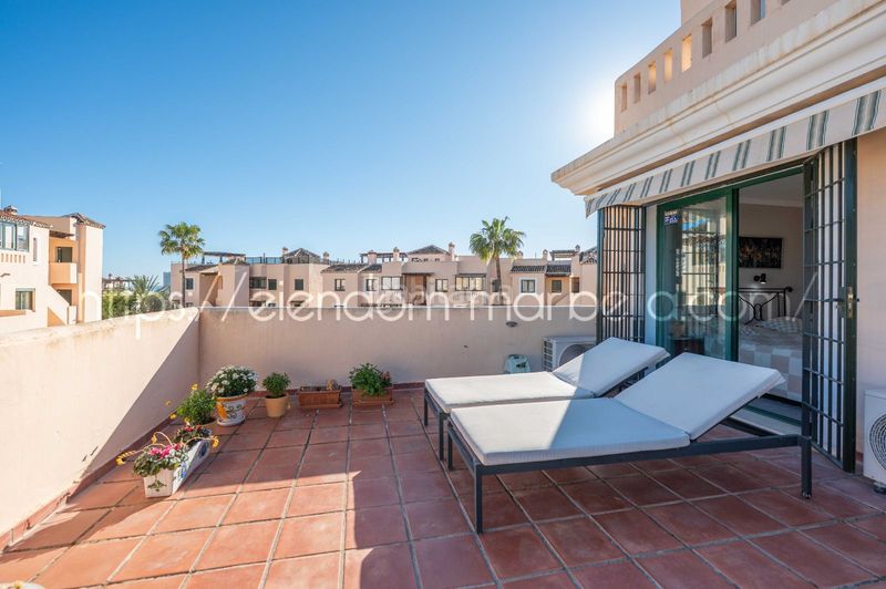 Foto 31c43642-0c27-43cb-84d1-0eadf64e009a. Apartament amb xemeneia piscina a Santa María Marbella