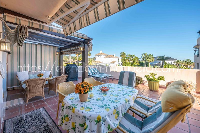 Foto 86b9df3a-6fd8-4e64-ba5b-c2f418aeb070. Apartament amb xemeneia piscina a Santa María Marbella
