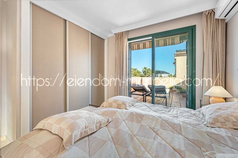 Foto 976828f1-baf9-4b16-a64a-7a0a2737d929. Apartament amb xemeneia piscina a Santa María Marbella