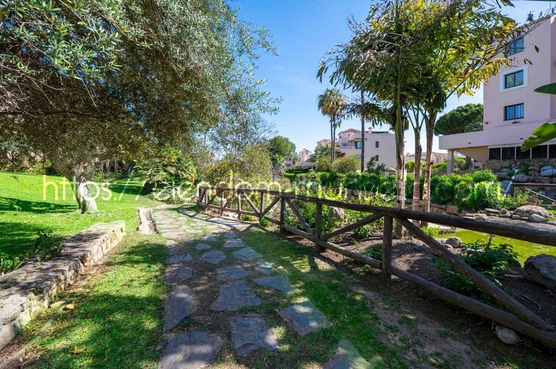 Foto ab23ac12-9b60-4dfb-9e61-9648da1138d7. Apartament amb xemeneia piscina a Santa María Marbella