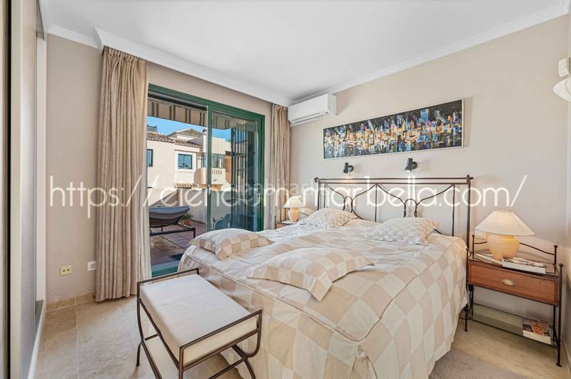 Foto c2be9de9-a067-4326-b56b-936bc252e88f. Apartament amb xemeneia piscina a Santa María Marbella