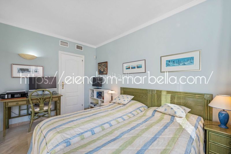Foto f7f168a9-64b3-48e4-9d62-25b2e31da4e3. Apartament amb xemeneia piscina a Santa María Marbella