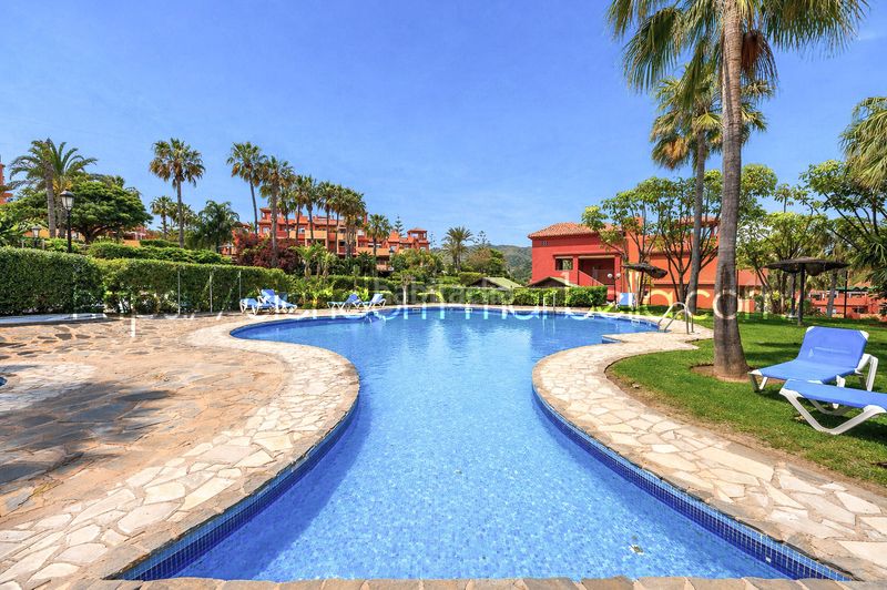 Foto 26299a82-bc02-43b4-90b4-46433da19c99. Apartament amb piscina a reserva de Marbella Marbella