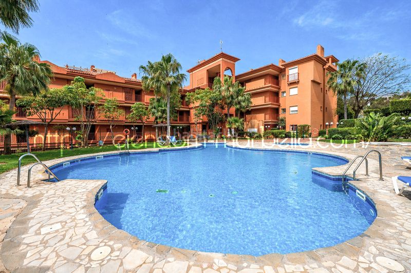 Foto a0d242d3-f0ca-481d-92e5-3ed34a193594. Apartament amb piscina a reserva de Marbella Marbella