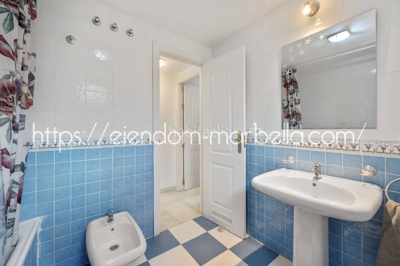 Foto d36ef382-f5a7-495c-93b5-7186e215edc9. Apartament amb piscina a reserva de Marbella Marbella