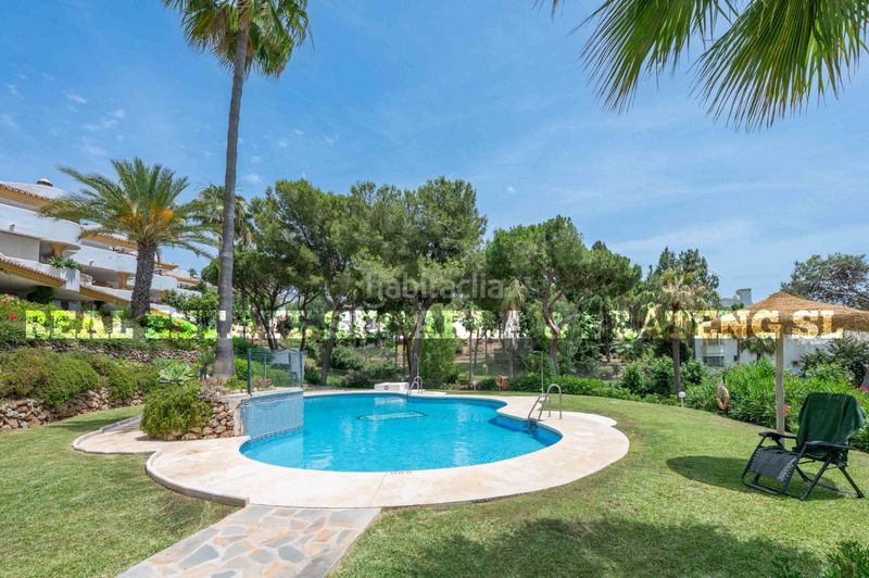 Foto cd92c4a6-8cdf-418b-9aff-6b813ceab2dd. Àtic amb xemeneia piscina a Calahonda Mijas