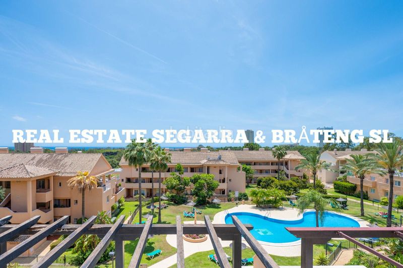 Foto bcb5595e-3807-44a4-a359-4b8ffd41bd27. Dúplex amb piscina a Santa María Marbella