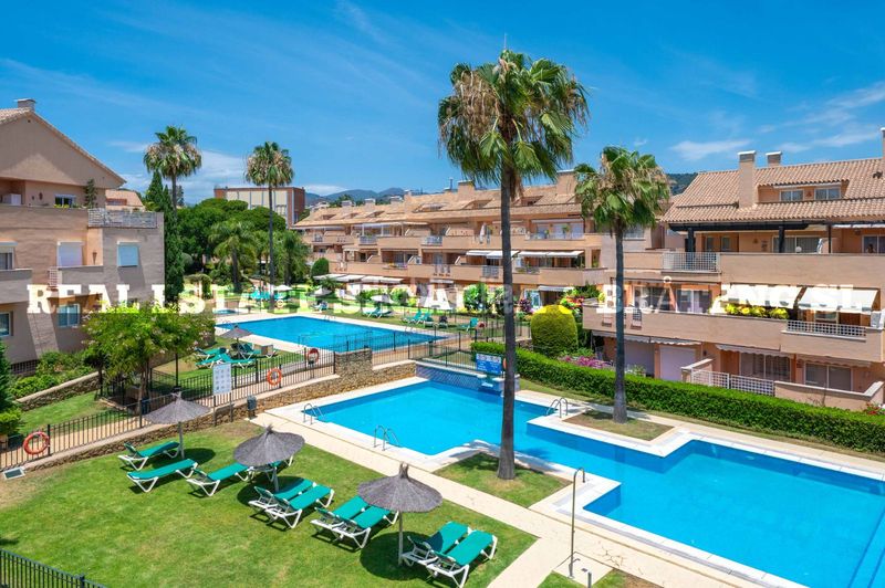 Foto ea11c458-9881-4038-af58-f051b88177b9. Dúplex amb piscina a Santa María Marbella