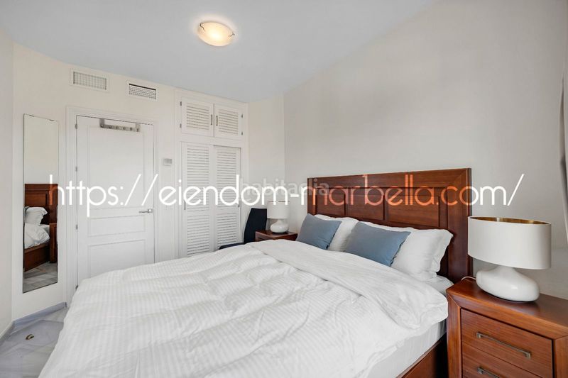 Foto 1001ccd0-eac3-49ce-8ef4-b464bf208ced. Apartament amb xemeneia piscina a Elviria Marbella