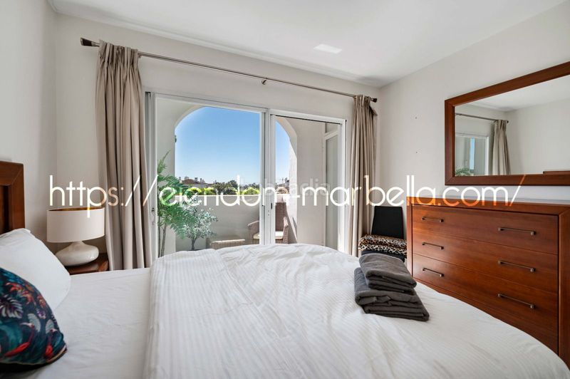 Foto 241ea88e-fc79-4542-92c6-c3006c7aa80c. Apartament amb xemeneia piscina a Elviria Marbella
