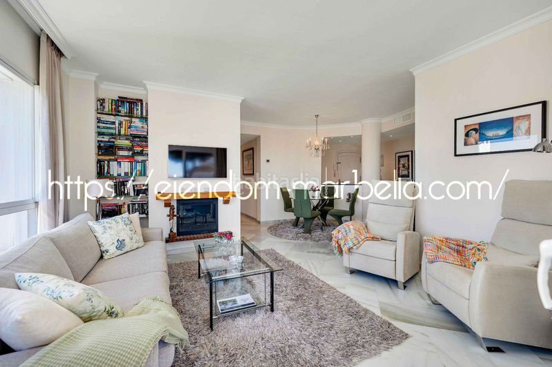 Foto 59ec5e16-e6ae-4e07-b34e-15f4d59b2def. Apartament amb xemeneia piscina a Elviria Marbella
